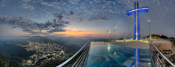 Conoce el mirador de cristal de la Cruz Celestial en Puebla