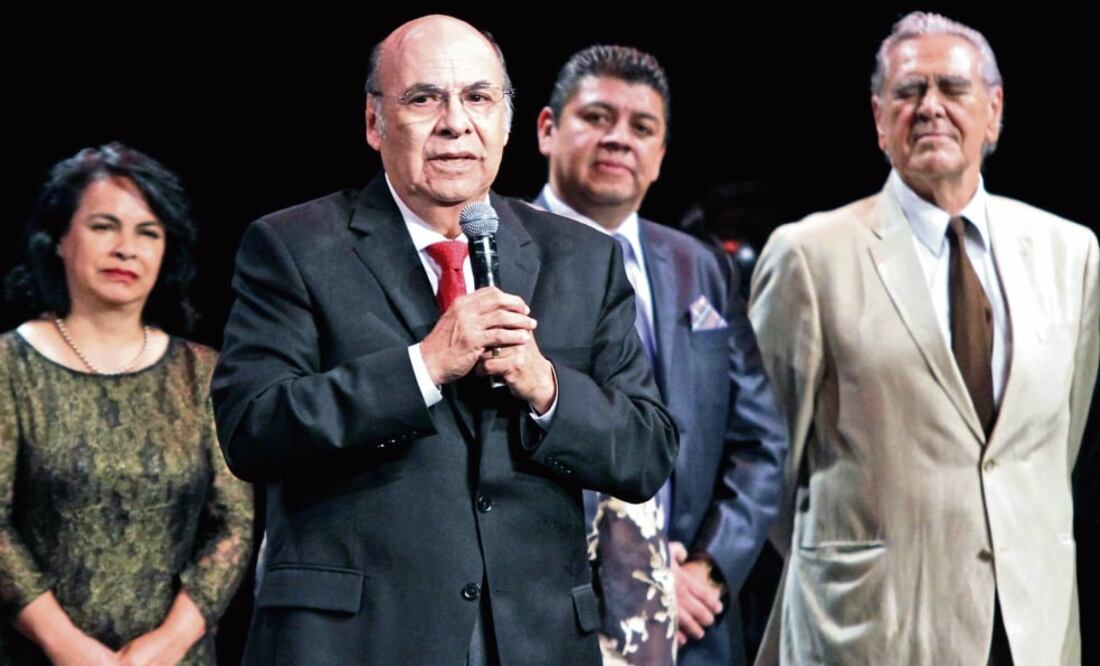 Magallanes (izq.) y Juan Gabriel trabajaron juntos 45 años (CARLOS MEJÍA. EL UNIVERSAL)