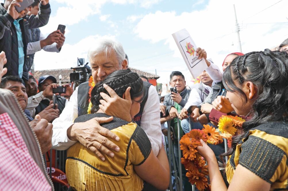 Andrés Manuel López Obrador, precandidato por la coalición Juntos Haremos Historia, visitó ayer Frontera Comalapa y La Trinitaria, en Chiapas. (VALENTE ROSAS. EL UNIVERSAL)