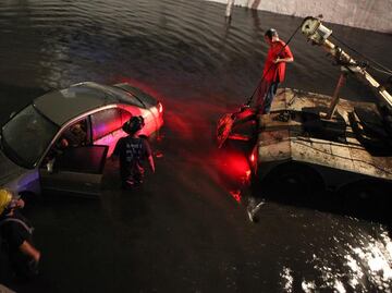 ¿El seguro cubre los daños si mi auto se inunda?