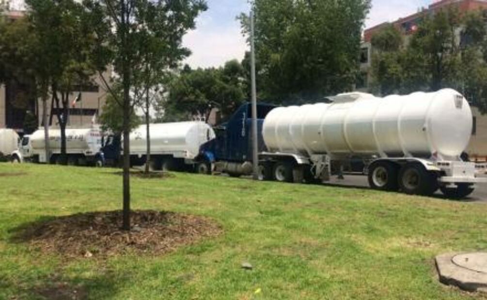 Frente a SEIDO, 9 pipas aseguradas con combustible robado