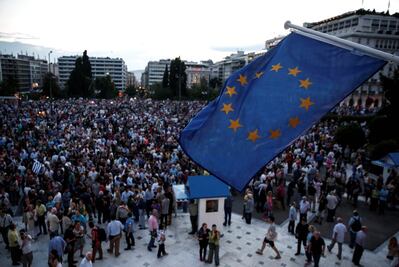 Marchan miles en Grecia; piden permanecer en eurozona