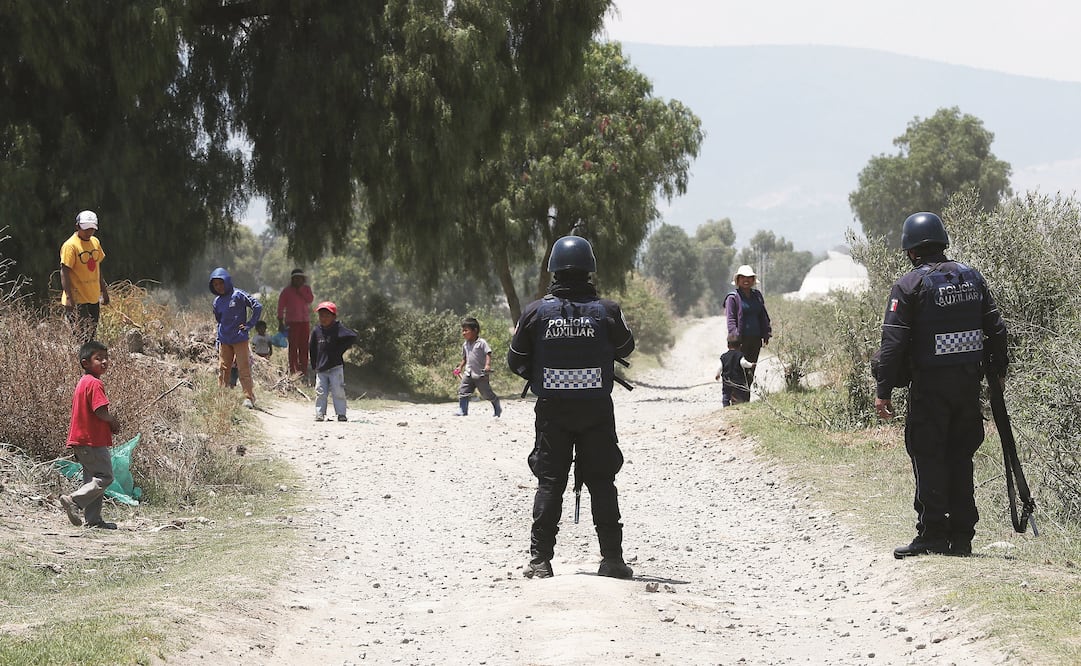 Según indagatorias, los huachicoleros usan a mujeres y niños para evitar ataques de las autoridades (Foto: Ariel Ojeda/EL UNIVERSAL)