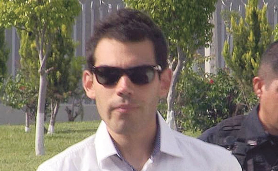 Ex gobernador, aún bajo la lupa. Autoridades aclararon que el retiro de los cargos sólo es para Padrés Dagnino; investigaciones contra su padre todavía continúan. (ESPECIAL)