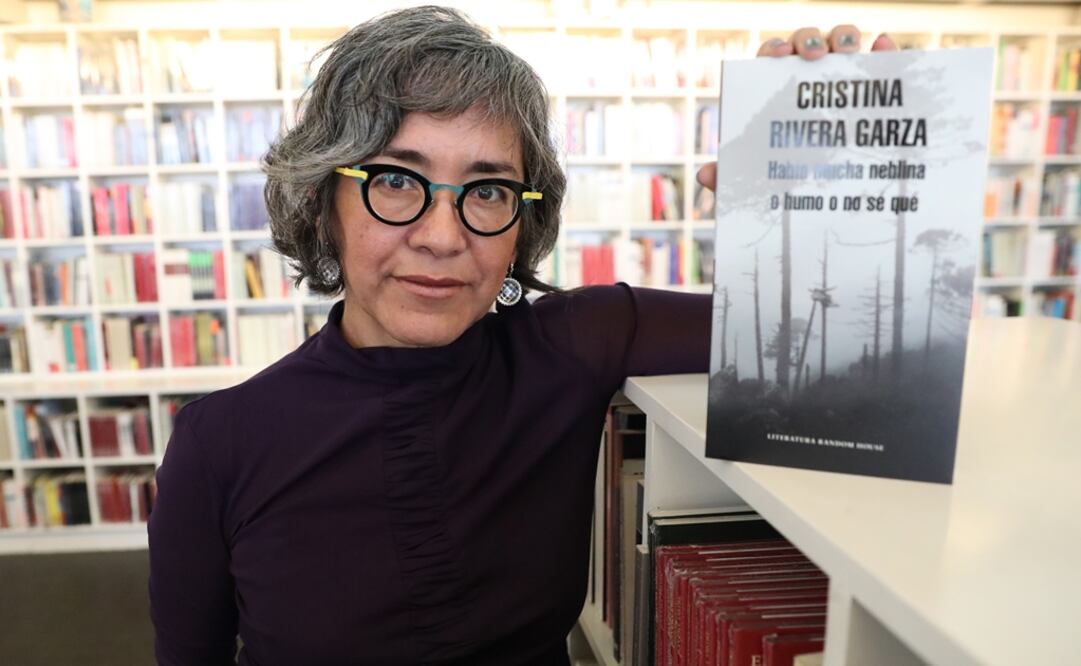 "Había mucha neblina o humo o no sé qué", libro de Cristina Rivera Garza. Foto: (Ariel Ojeda) Archivo/EL UNIVERSAL