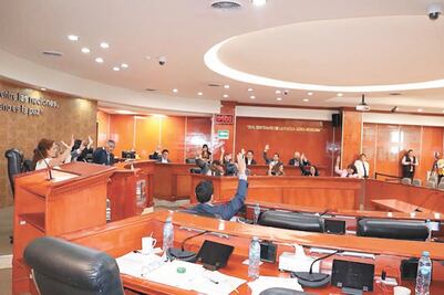 Desaparición de poderes en Baja California, sugieren