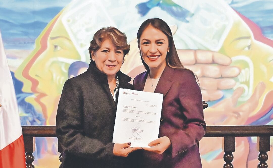 La gobernadora Delfina Gómez y la oficial Mónica Chávez. Foto Especial