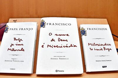 Papa publica libro-entrevista, cuyo eje es la misericordia