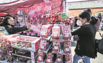 Santa Claus y Reyes Magos, con incertidumbre económica para surtir listas de regalos 