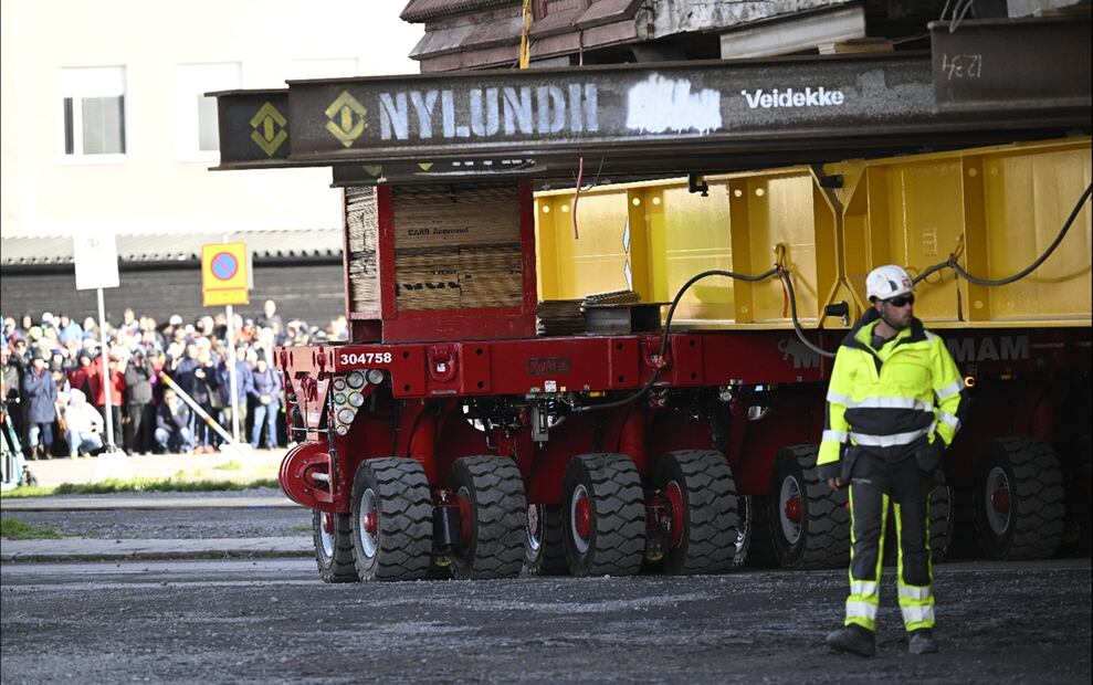Para el traslado de la iglesia de Kiruna se diseñó especialmente una plataforma con 224 ruedas, el 19 de agosto de 2025. Foto: EFE
