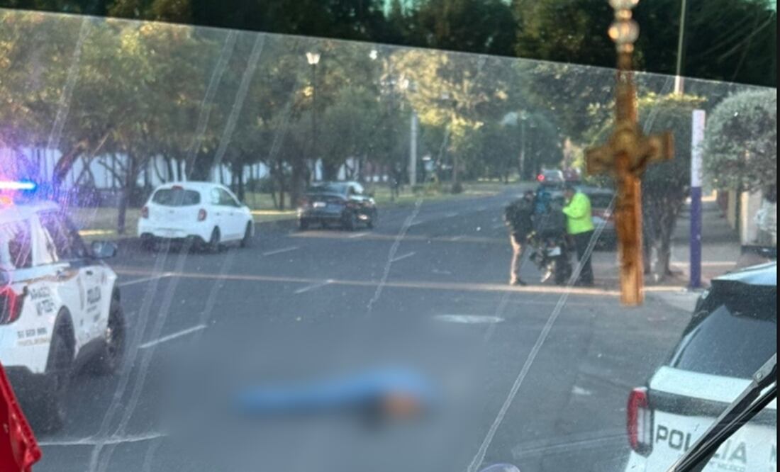 Un presunto trabajador del Zoológico de Aragón murió al ser arrollado por un automovilista en calles de la alcaldía Gustavo A. Madero, la mañana de este viernes. Foto: Especial