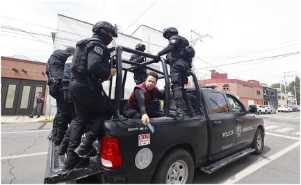 Escala inconformidad por parquímetros; detienen a regidor y a 3 vecinos por borrar cajones en Toluca