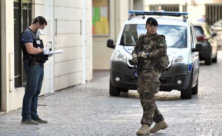 Suman seis soldados heridos tras ser atropellados en París