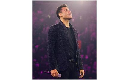 Fan logra foto con Carlos Rivera que "ya quisiera Cynthia Rodríguez"