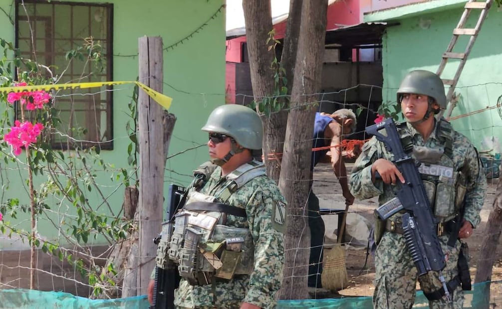 Hallan dos cuerpos en ataúdes en Navolato, Sinaloa; permanecen sin identificar.
Foto: Especial.