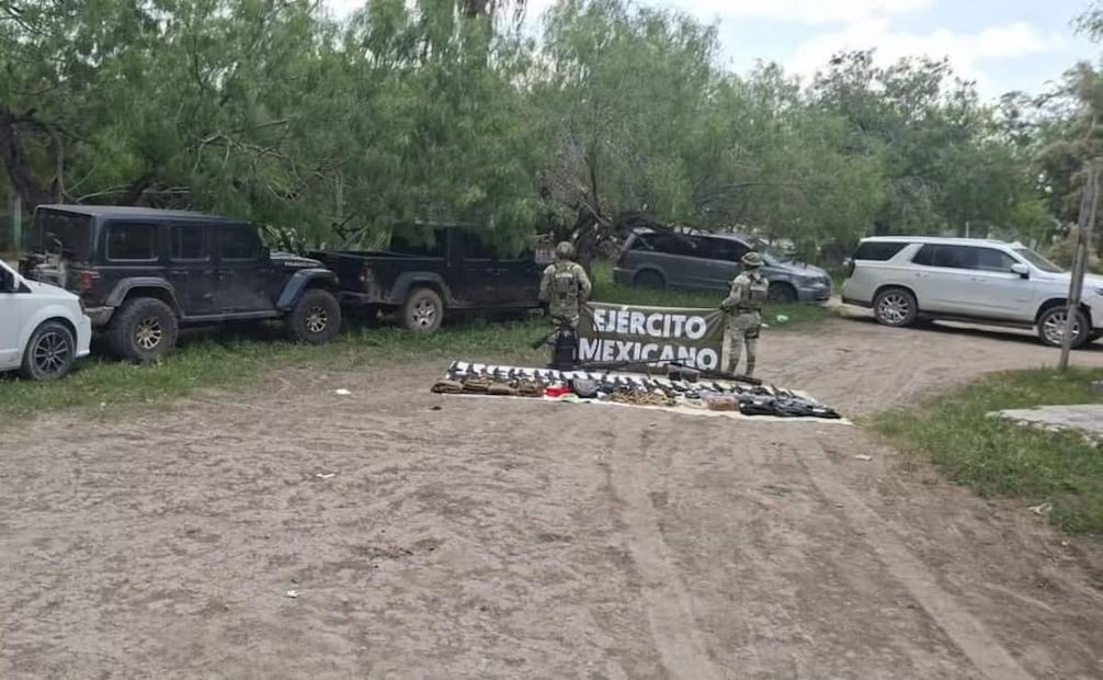 Ejército asegura arsenal en Matamoros, Tamaulipas; decomisa un fusil Barret y vehículos blindados.
Foto: Especial.