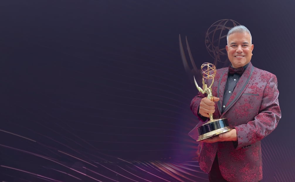 El mexicano con el Emmy que ganó por Pam & Tommy; ahora busca otro por All’s Fair. Foto: VÍCTOR DEL CASTILLO