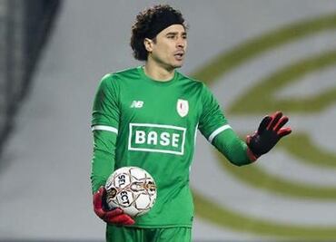 Standard de Lieja felicita a Ochoa por sus 14 años de carrera