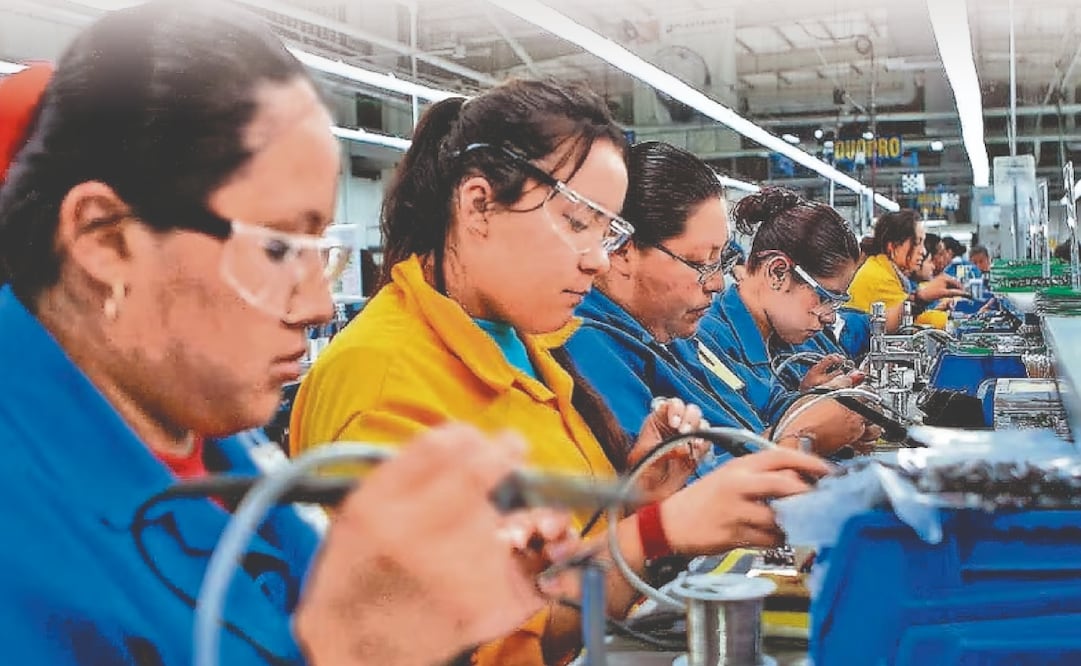 Más mujeres superan 56 horas de trabajo semanal. Archivo El Universal