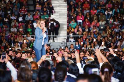 Angélica Rivera llama a ayudar a adultos mayores 