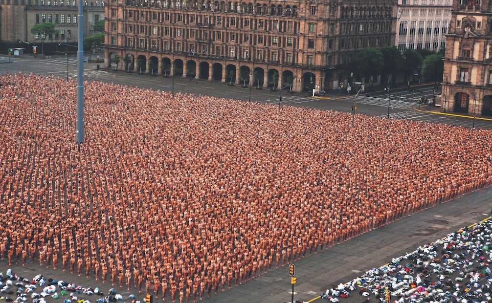 Trabajo de 2007 del reconocido artista en la Ciudad De México, donde busca trabajar nuevamente. “Sería un sueño hacer nuevamente una pieza en
México, algo más conceptual, sin tanta gente, tal vez unas 500 personas. Trabajar en México es trabajar con magia”, afirma. Foto: Archivo/ EL UNIVERSAL