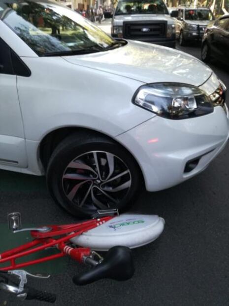 Ciclista vino de Costa Rica a estudiar sobre movilidad, pero la atropellan en Reforma