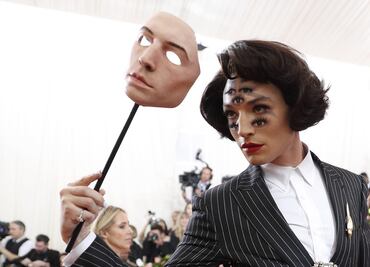 Ezra Miller se vuelve viral por video y lo hacen meme