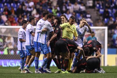 Puebla resistió con uno menos y frenó el buen paso de Toluca