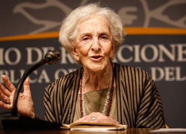 Ida Vitale rindió un homenaje a Gabriela Mistral con recital de poesía