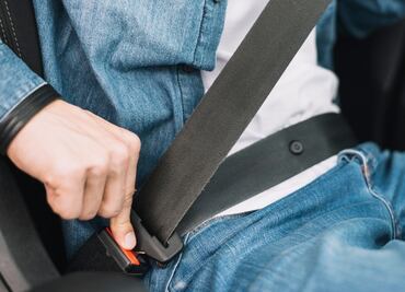 Limpia el cinturón de tu coche en 30 segundos; aprende el truco de limpieza viral para que quede impecable