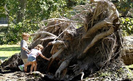 "Matthew" se aleja de costas de EU; suman 19 muertos