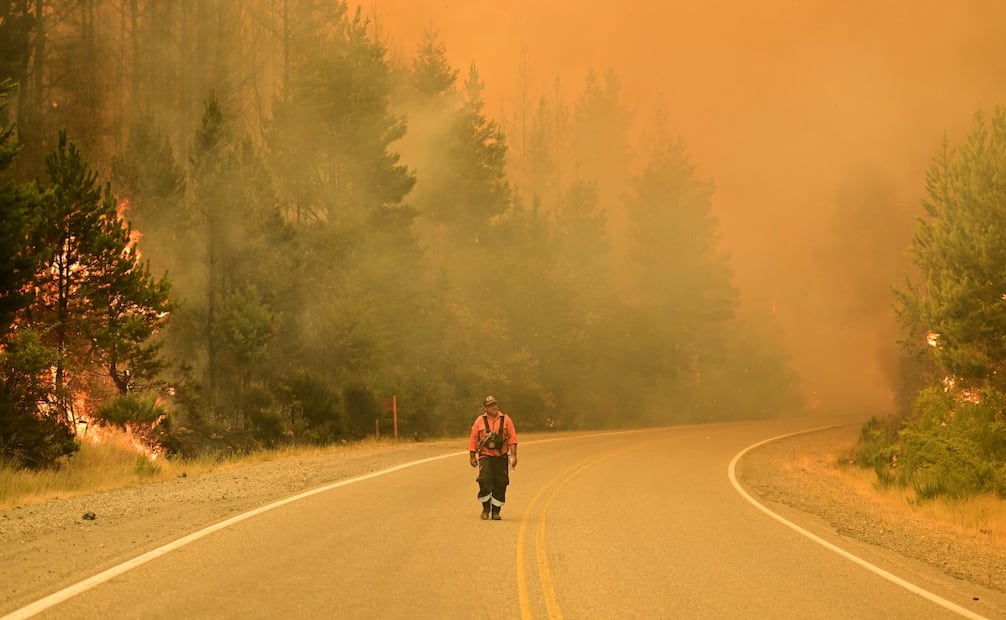 Más de 500 personas trabajan para frenar los incendios. (11/01/26) Foto: AP