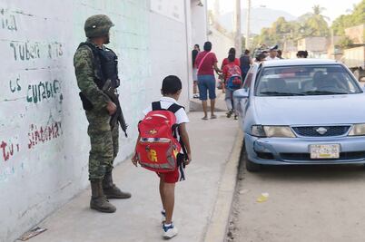 Militares vigilan 120 escuelas en Acapulco