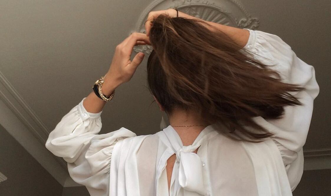 La nueva tendencia de usar al revés tu ropa al parecer sí es posible. Foto: Instagram