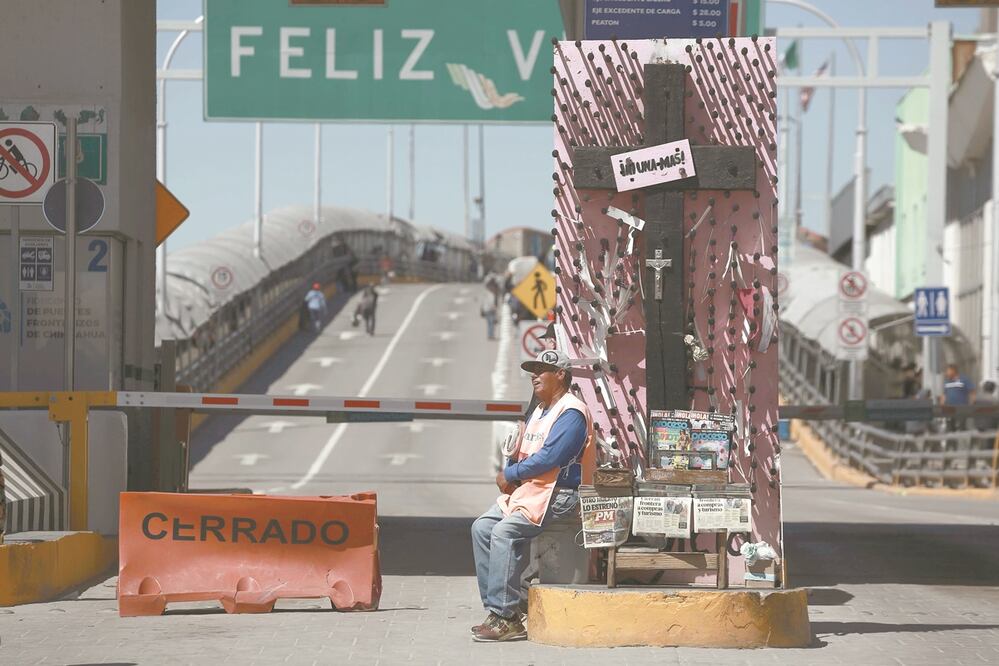 En Ciudad Juárez, el acceso a Estados Unidos por medio de las casetas estuvo restringido totalmente debido a las medidas sanitarias. Foto: SEAN M. HAFFEY. AFP