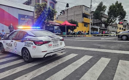 Ejecutan a hombre en calles de Coyoacán; agresores escapan a bordo de motocicleta, uno llevaba mochila de repartidor, dicen testigos