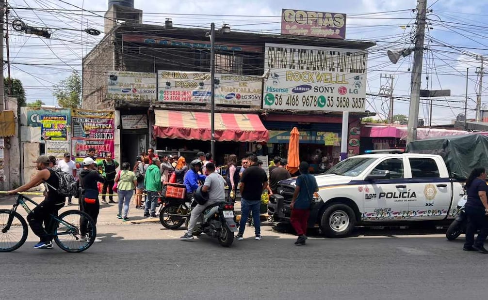 Hombre muere tras ataque armado en Iztapalapa; mujer resulta herida por bala perdida.
Foto: Osmar Alvarado | El Universal.