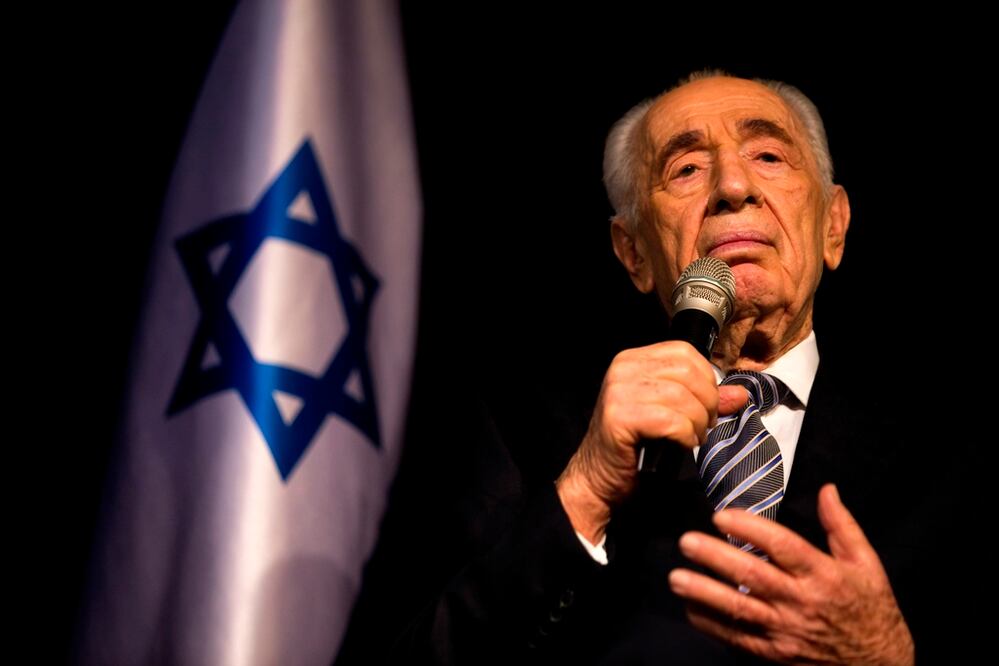 El ex presidente y respetado estadista israelí Shimon Peres murió el miércoles en Tel Aviv a los 93 años, informó la agencia de noticias oficial del Gobierno de Israel.