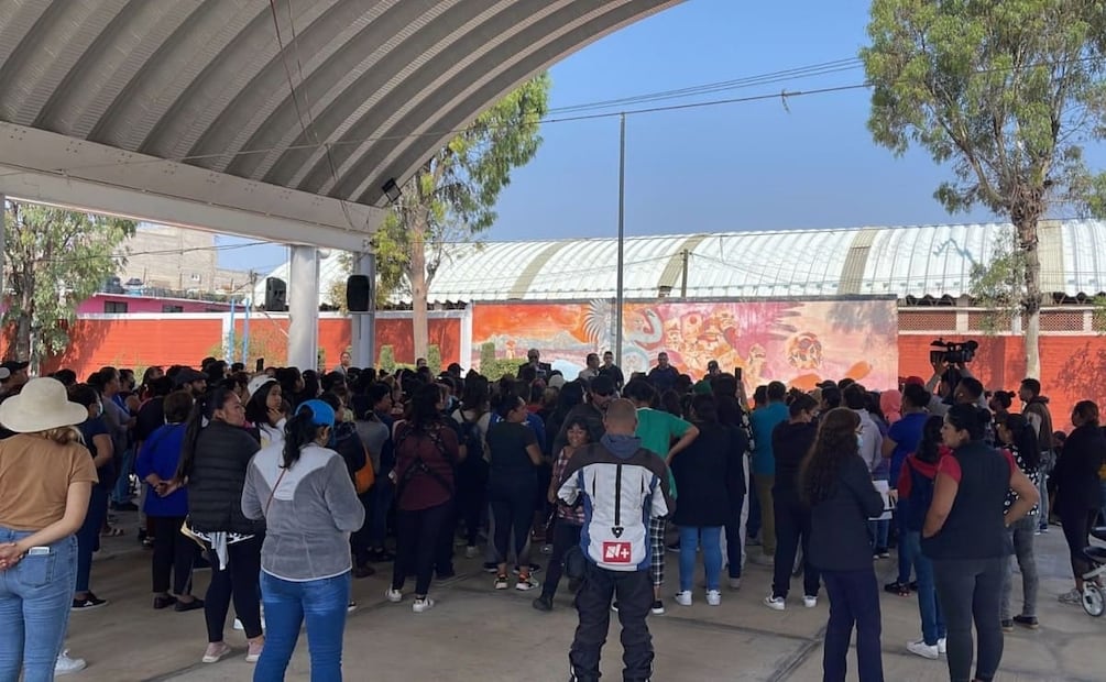 Padres de familia de la escuela Escuela Secundaria Federalizada 80 “Cuauhtémoc", del municipio de Los Reyes la Paz. Foto: Especial