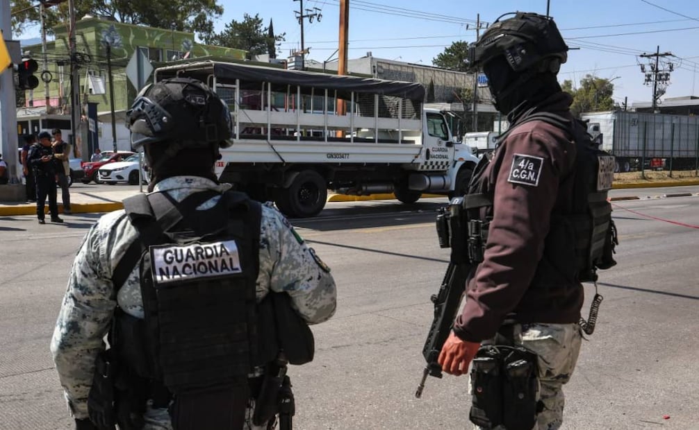 Muere motociclista tras ser embestido por un camión de la Guardia Nacional en Ecatepec; acompañante resulta lesionada.
Foto: Luis Camacho