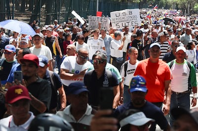 Policía bloquea marcha de manifestantes en Venezuela; rechazan anuncio de aumento salarial de Delcy Rodríguez