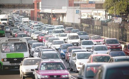 Este jueves 12 de diciembre no circulan autos con engomado verde