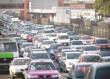 Este jueves 12 de diciembre no circulan autos con engomado verde