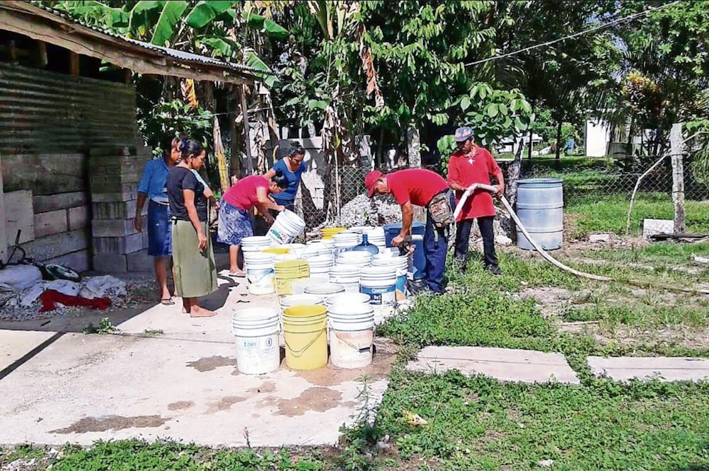 En Tabasco, las temperaturas en algunos municipios llegaron hasta los 40 grados. El Instituto Estatal de Protección Civil del estado exhortó a la población a tomar las medidas preventivas para evitar la deshidratación. Foto: LEOBARDO PÉREZ