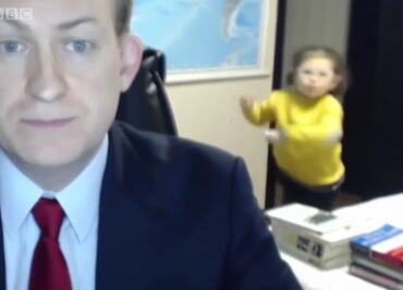 Esta "comedia de errores" fue mi culpa, confiesa padre interrumpido por sus hijos