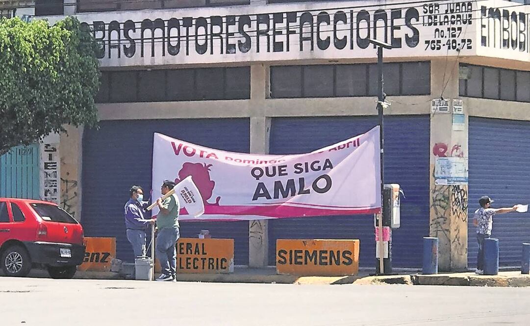 Voluntarios llevaron pancartas a varios puntos de Nezahualcóyotl. Foto: Emilio Fernández/ EL UNIVERSAL.