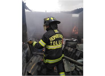 Explota domicilio de elaboración de cohetes en Toluca; hay tres lesionados