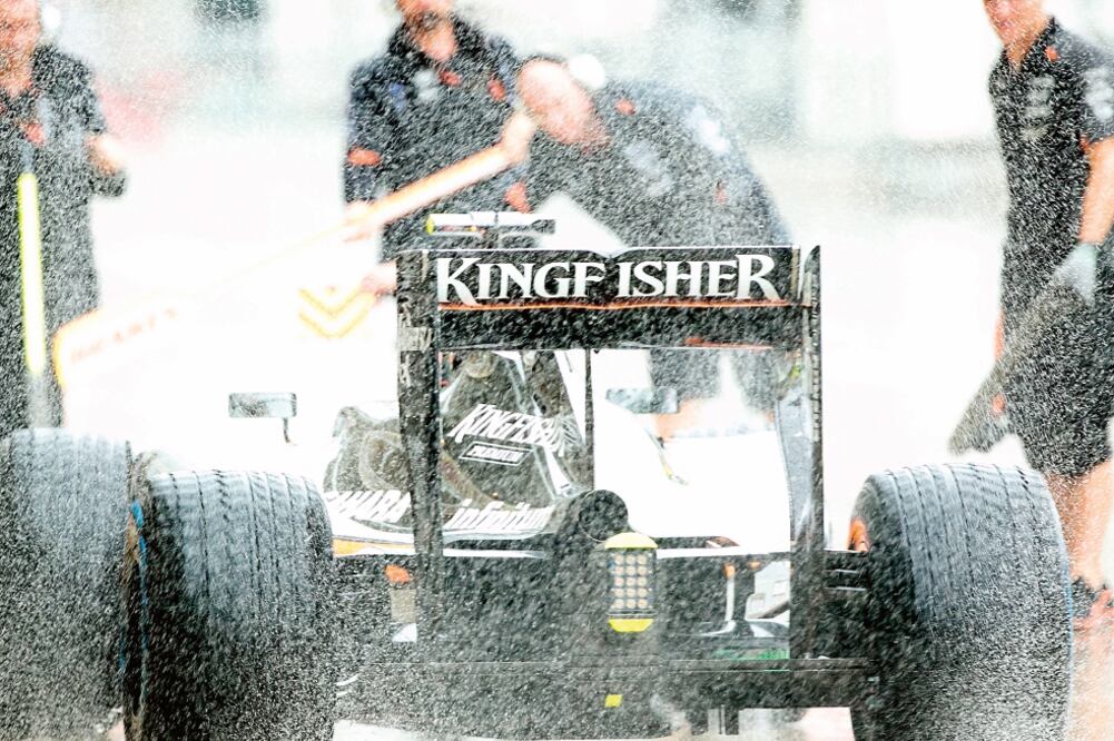 Sergio Pérez hizo un intento por rodar en el circuito de las Américas, pero la lluvia lo imposibilitó (JAY JANNER. AP)