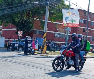 Motociclistas acusan extorsiones  de los   policías de Coacalco