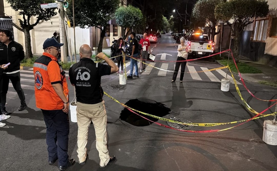 Socavón y fuga de gas movilizan a cuerpos de emergencia en Álvaro Obregón. Foto: Especial